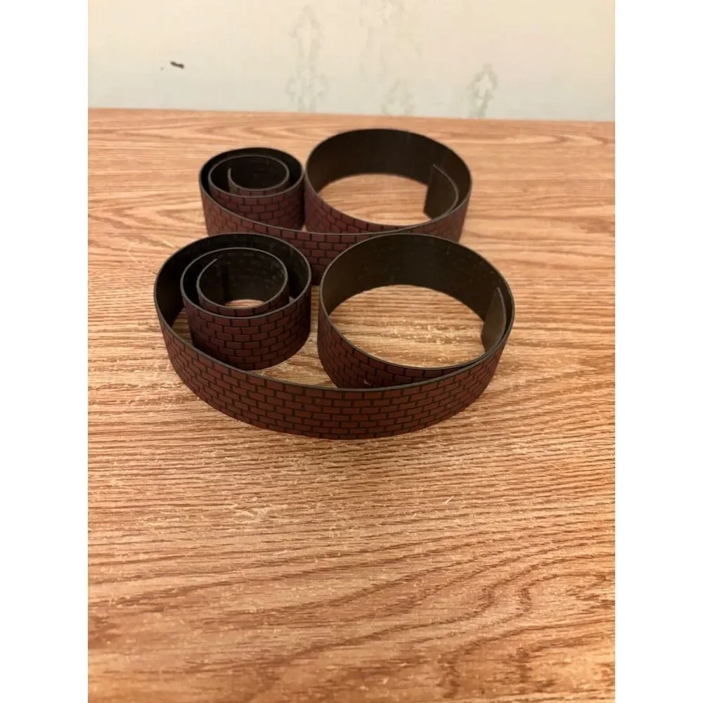 HO Scale Brick Walk Way Set of 2 Dark Brown 35 Inch Sidewalk Scenery Strip